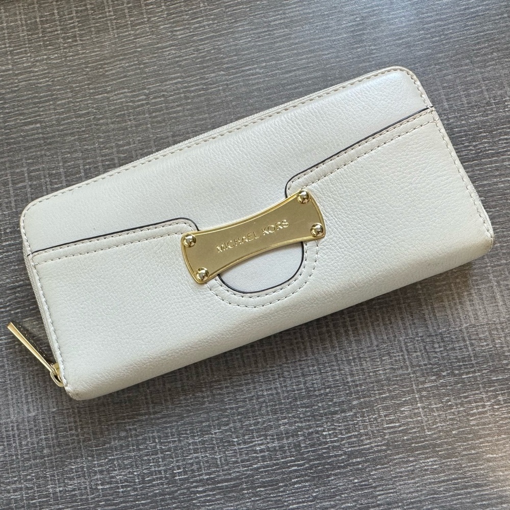Michael Kors Cream Wallet